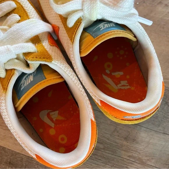 Nike Daybreak Paisley Swoosh - Picture 8 of 14